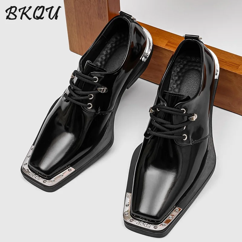 BKQU أحذية رجالية لامعة جديدة بمقدمة مربعة ورباط ونعل سميك وعالية التباين لعام 2025 أحذية ديربي غير رسمية للأعمال مع زخارف معدنية #4