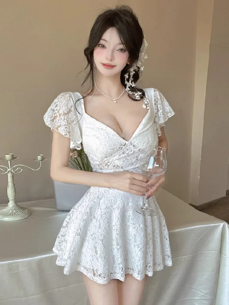 Mini abito francese sexy in pizzo da donna taglio basso manica volante scava fuori vita abiti a trapezio eleganti night club Y2k abiti