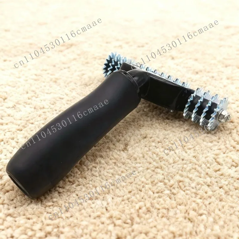 Spiked Seam Roller-Carpet & Padel Court Curled Turf Installation Tool with Ergonomic Non-Slip Handle, Metal Gear Design