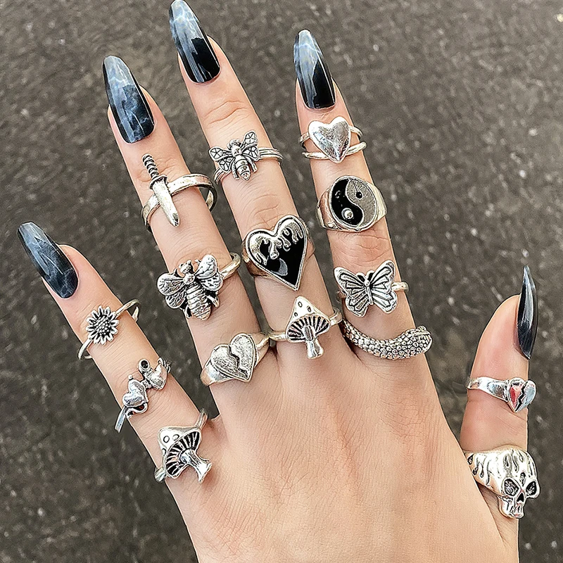 Hiphop Vintage Rings Set for Women Men Aesthatic Retro Punk Silver Plated Heart Flower Butterfly Chain Finger Ring Jewelry 2024