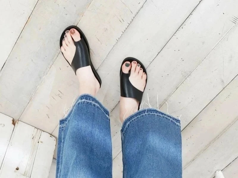 

Летняя обувь в японском стиле, модные повседневные шлепанцы на клипсе с плоским носком, пляжные тапочки с носком, женские тапочки