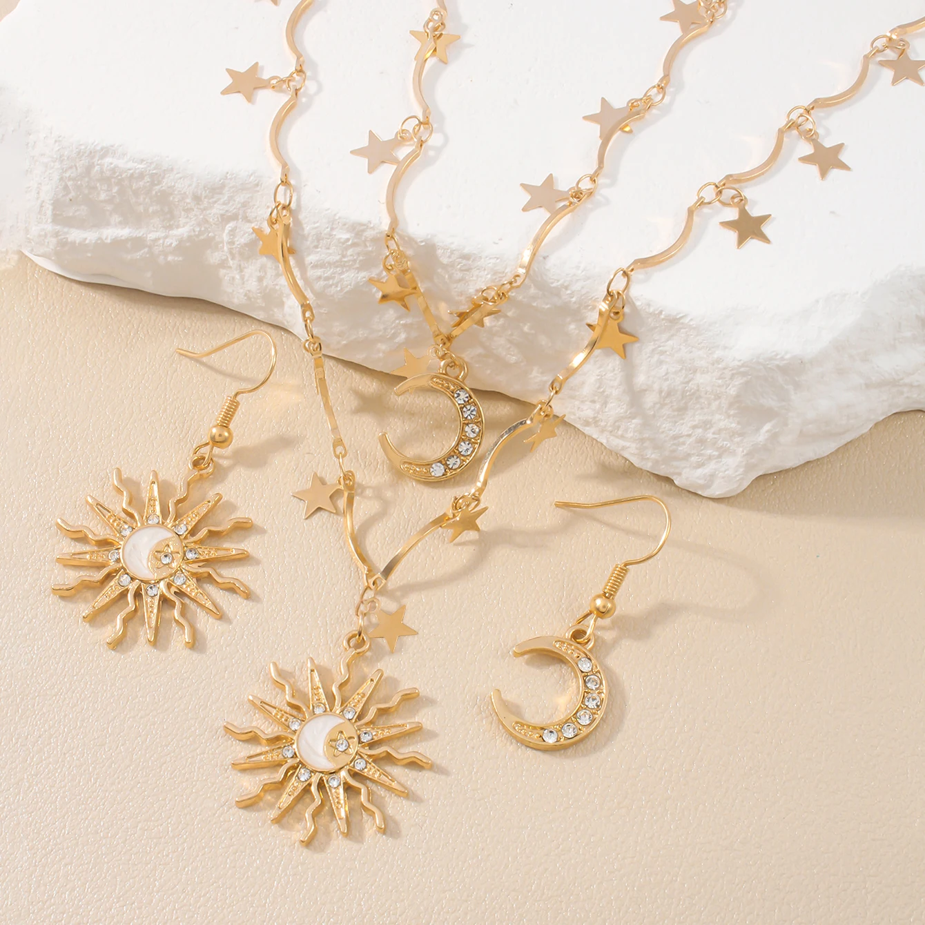 خمر الإبداعية الشمس القمر قلادة غير المتماثلة القرط مكدسة قلادة نجوم المختنق المرأة اليومية يؤرخ مجوهرات الزفاف مجموعة هدية