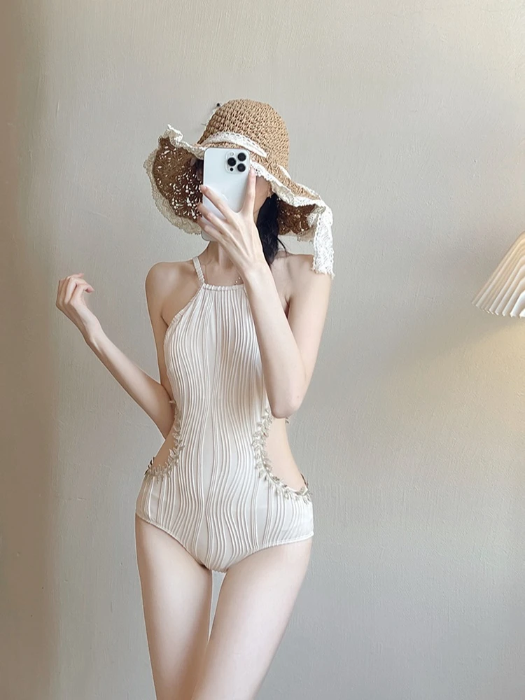 เกาหลีสไตล์ Conjoined ชุดว่ายน้ําผู้หญิง 2025 ใหม่ Niche เซ็กซี่ตัดเอวชุดว่ายน้ํา Retro Backless One Piece push-Up บิกินี่