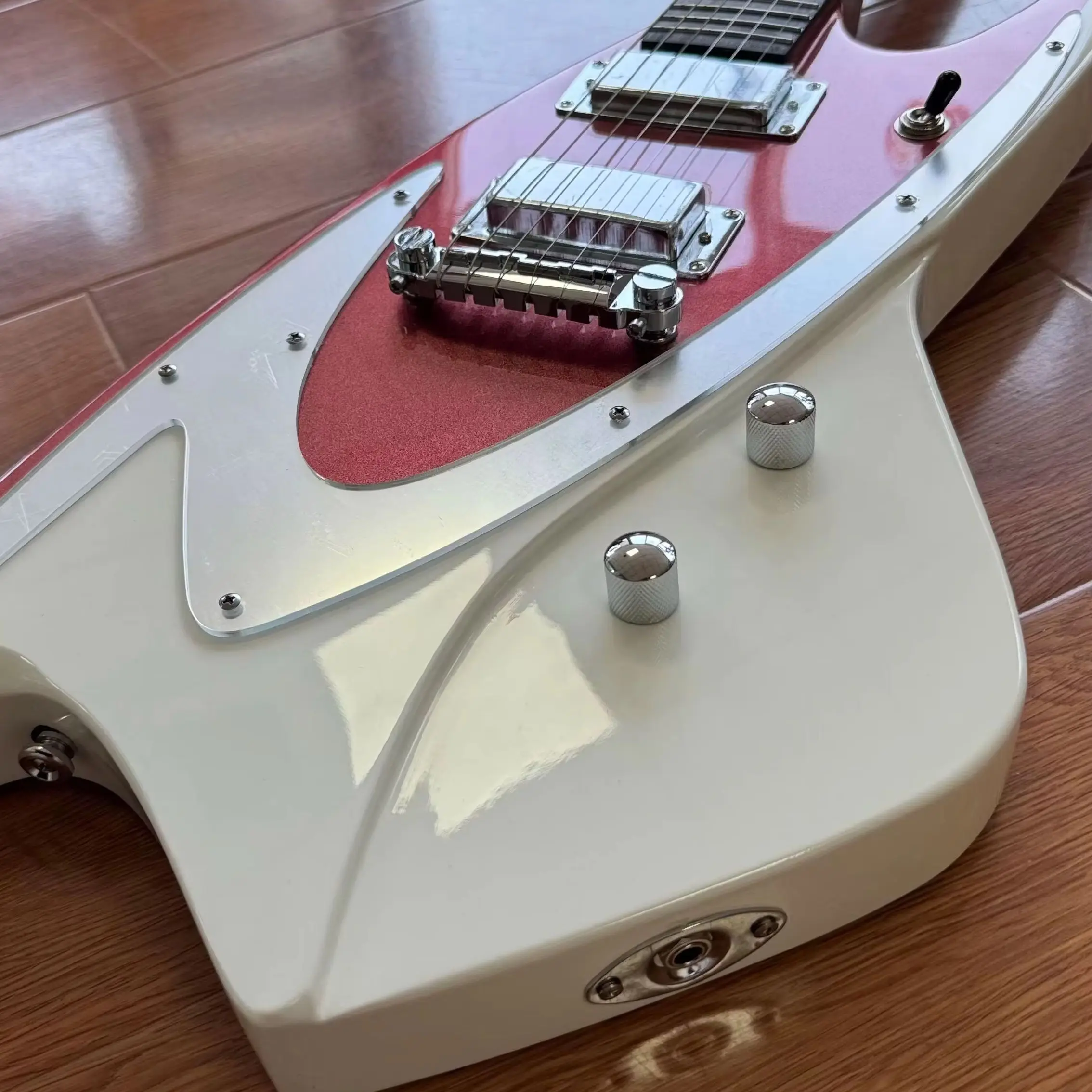 Electric Guitar Features A Color Scheme Of Metallic Red And Ivory White It Is Equipped With Silver Metal Guards, Chrome Double-Coil Pickups Chrome Fixed Bridge Rosewood Fingerboard And Diamond-Shaped Inlay Decorations