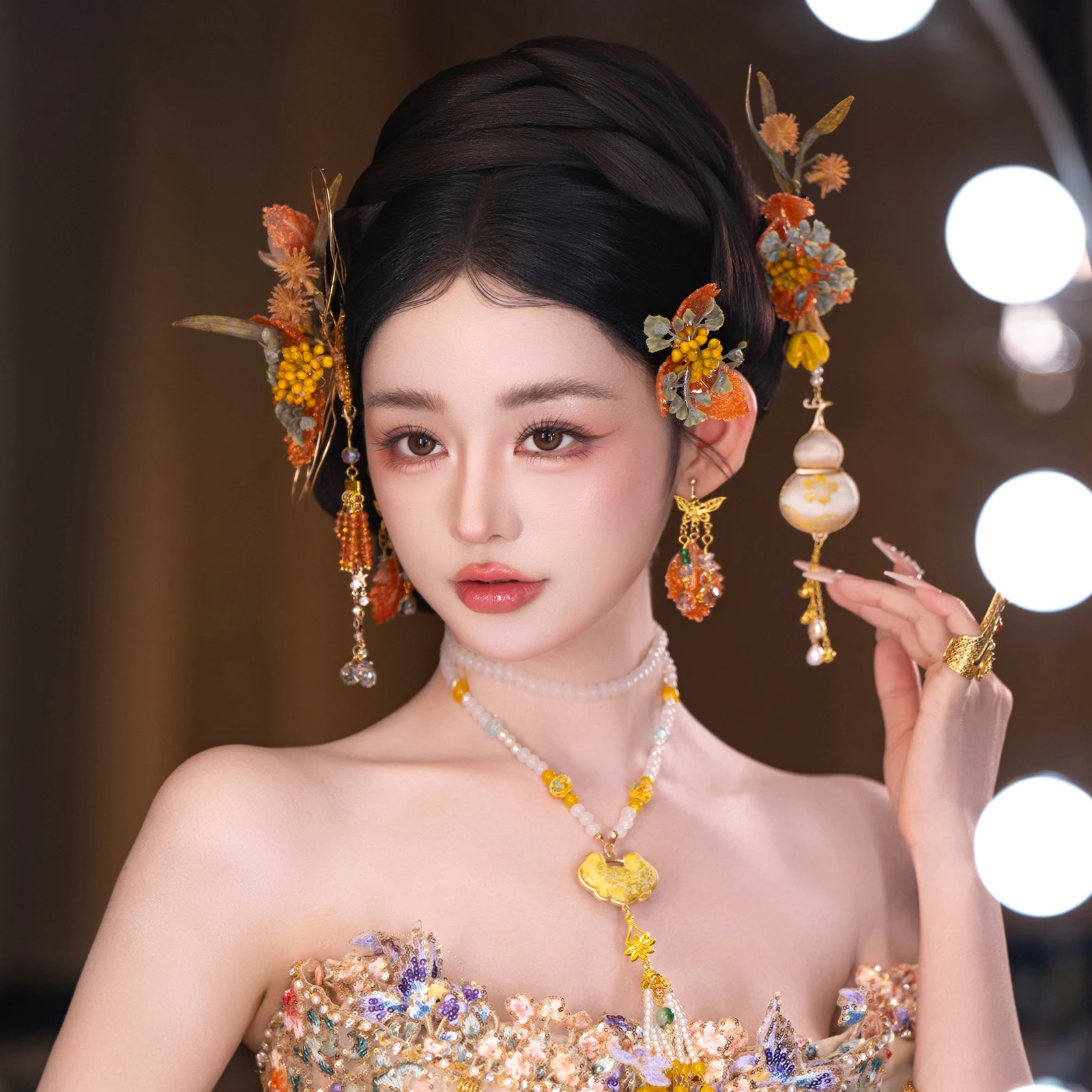 abito-da-sposa-in-stile-cinese-con-motivo-a-zucca-dorata-e-drago-e-fenice-accessorio-per-capelli-della-dinastia-tang