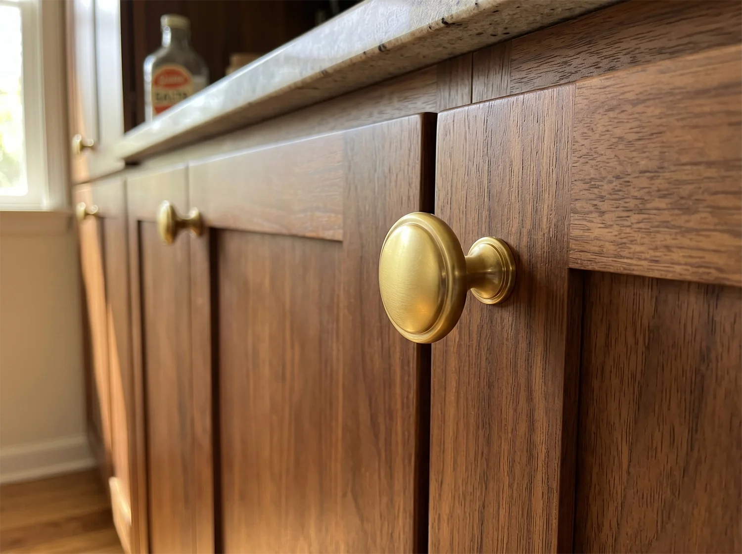 Goo-Ki 12 Pack Cabinet Knobs Antique Brass Drawer Knobs Solid Zinc Alloy Kitchen Hardware - Vintage Brass Dresser Knobs Single Hole/Screw Bar Cabinet Pulls