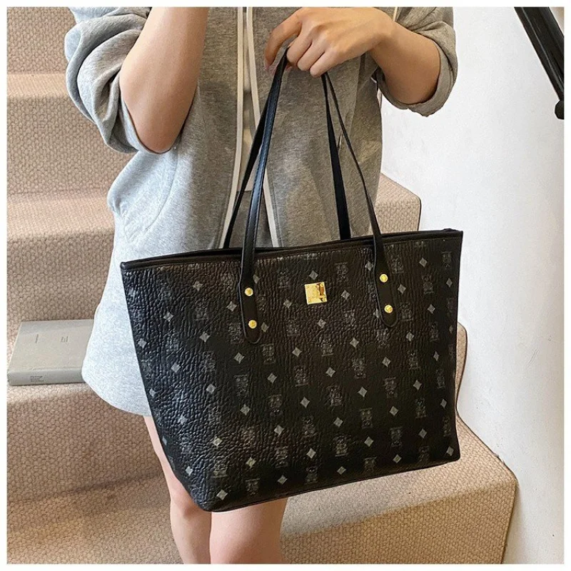 

Middle Aged and Young Women's One Size Flap Shoulder Bag Stylish Daily Carry Durable Fashion Ladies Handbag