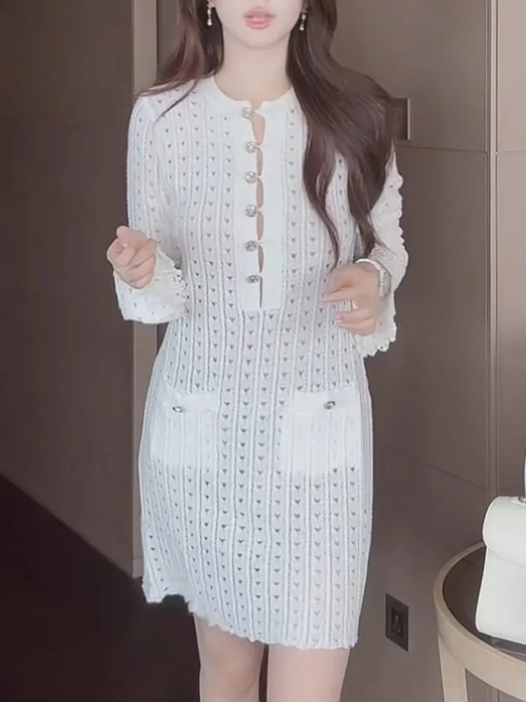 Vestido Branco de Malha Vazada com Camadas, Primavera Verão, Cintura Alta, Saia Evasê, Manga Longa, Gola Redonda, Tecido Fino