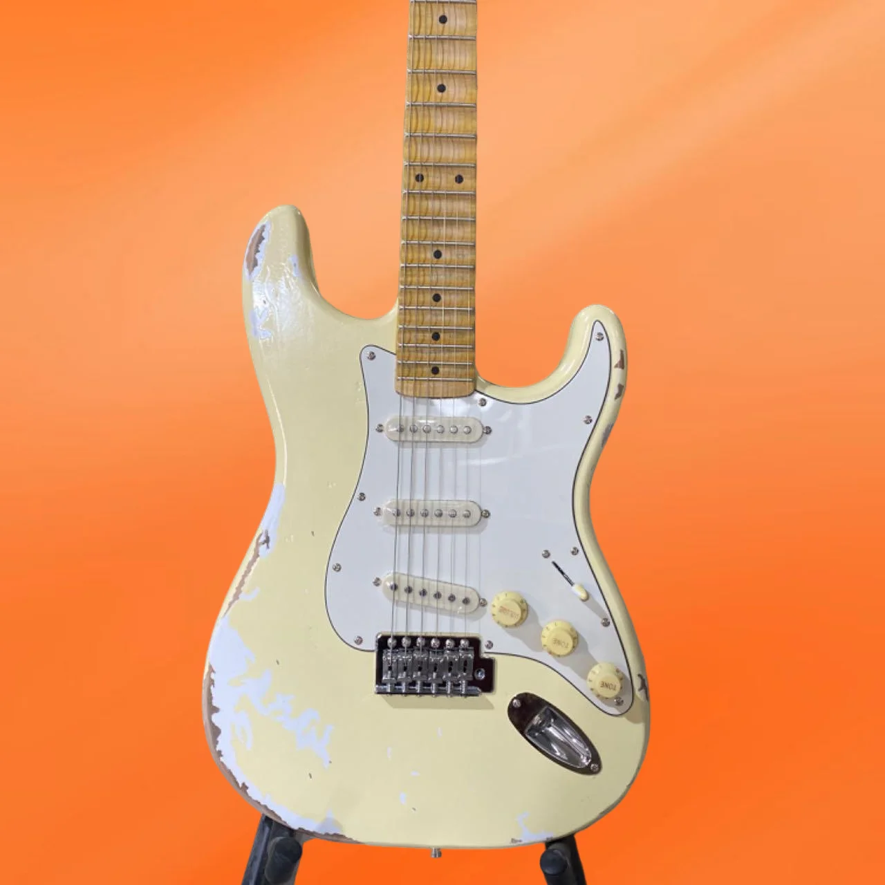 جيتار أصفر جديد رائع لعام 2026 مصنوع من الحليب القديم ورقبة القيقب ولوحة أصابع كبيرة لأداء الهالوين