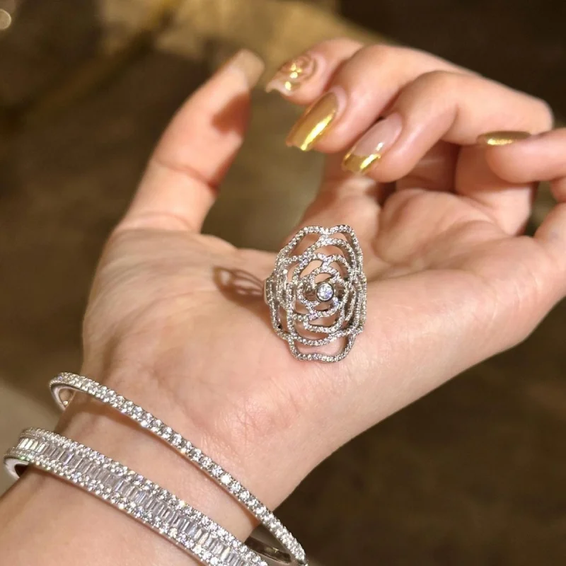 2025 جديد كاميليا تصميم كريستال خاتم للنساء موضة رائجة البيع خاتم من الفولاذ المقاوم للصدأ مجوهرات اكسسوارات هدية للذكرى السنوية