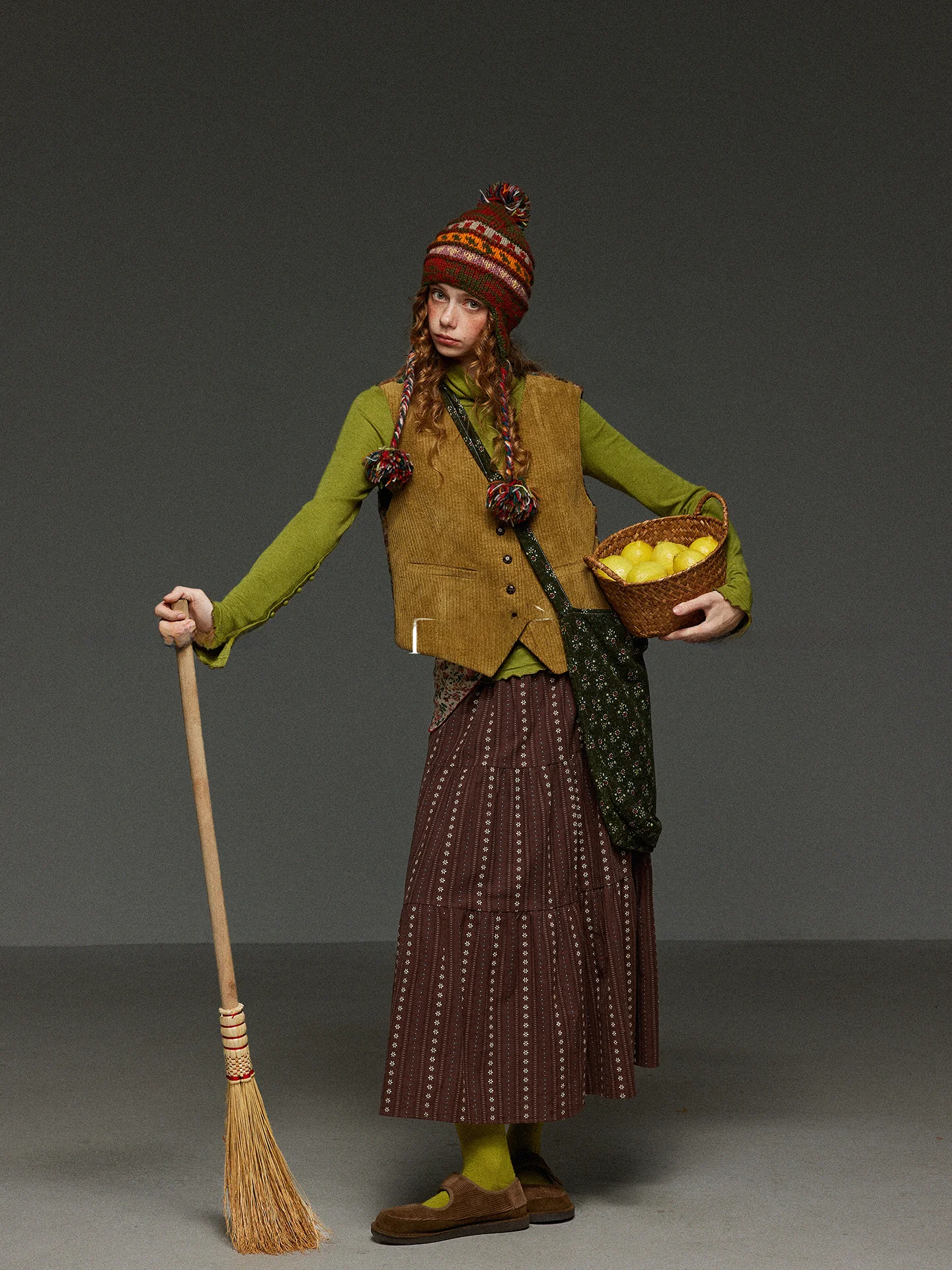 

TNIT Retro Corduroy V-Ne Patchwork Cotton Vest Women's Autumn Winter Design Sense oulder Pad Vest Thiened Commute Sle...