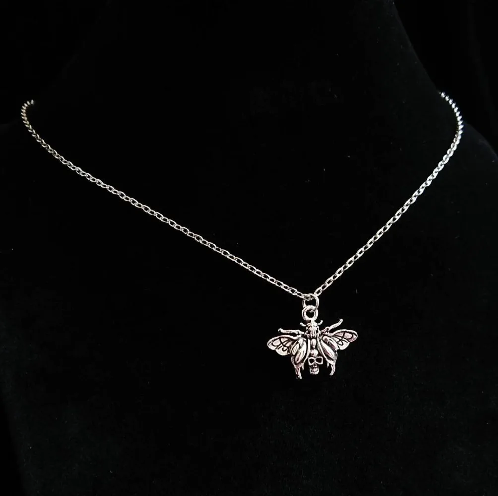 Gothic Oxidized Silver Stainless Steel Exquisite Moth Skull Pendant Necklace for Woman Men Insect Animal Witchcraft Jewelry Gift