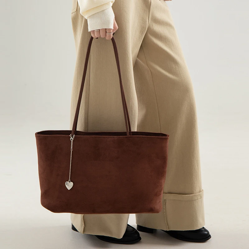 Umhängetasche aus Kunstwildleder mit Hirschmuster, Vintage-Tragetasche für Damen im Herbst und Winter, koreanische einfache vielseitige Handtasche mit mattierten Hirschstreifen – Detail 10
