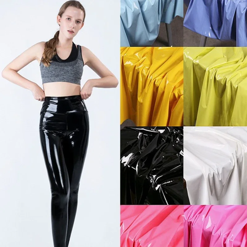 

Четырехсторонняя эластичная ткань из искусственной кожи, однотонная черная зеркальная поверхность, супер яркая, мягкая, водонепроницаемая, для одежды, брюк, майка, швейная ткань