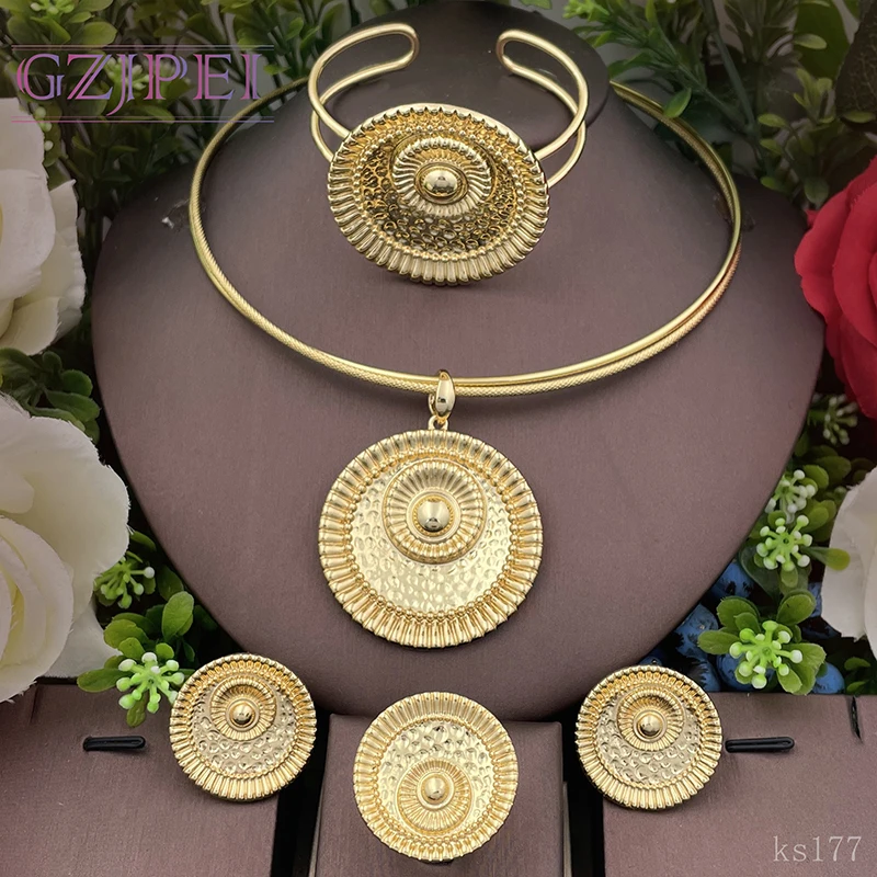 

Женский комплект из колье и серёг, с круглым кулоном