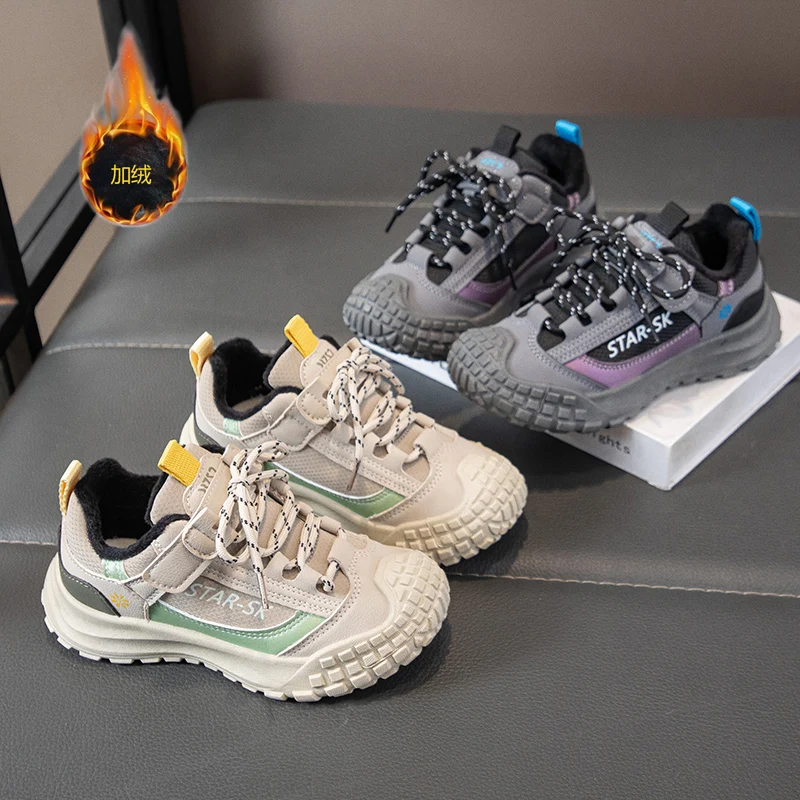 

2025 детские повседневные кроссовки с закрытым носком на мягкой подошве, детская теннисная обувь, красивая осенняя спортивная обувь для мальчиков и девочек, нескользящая новая тенденция