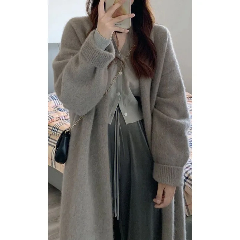 

2024 Winter New Women's Mid-Length Loose Cozy Knit Cardigan Coat - High-End Design Petite Knitwear Outerwear