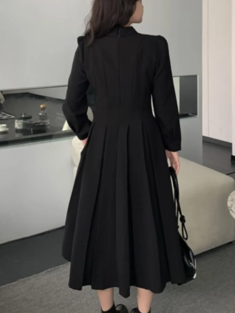 فستان قميص أسود كبير الحجم للتخسيس على طراز هيبورن بتصميم فرنسي كاجوال أنيق بأكمام طويلة وياقة بولو وخصر منخفض على شكل حرف A #6