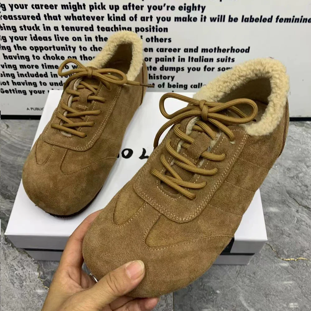 

Зимняя женская обувь. Теплая меховая хлопковая обувь. Повседневная обувь больших размеров на плоской подошве. Нескользящие плюшевые ботильоны на шнуровке. Модная кожаная обувь.