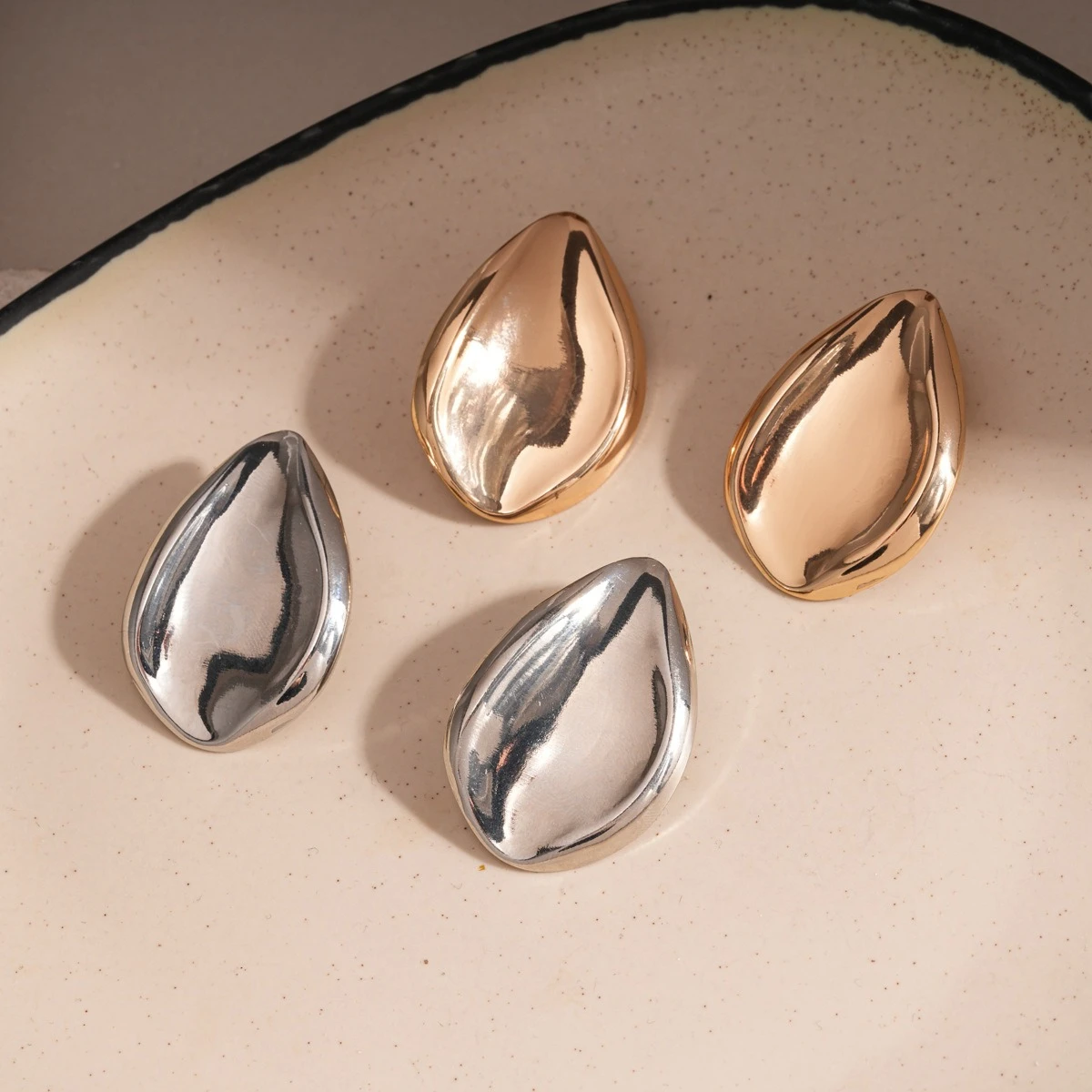 European and American Drop-shaped Earrings for Women Geometric Irregular Glossy Stud Earrings Personality Fashion Jewelry Gift K