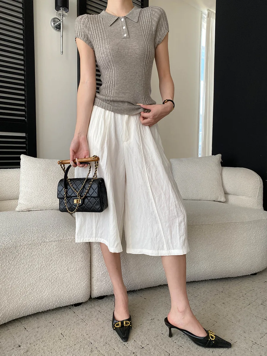 Sommerliche Damen-Freizeithose in einfarbigem Design mit lockerem Schnitt und hohem Bund und weitem Bein. – Detail 11