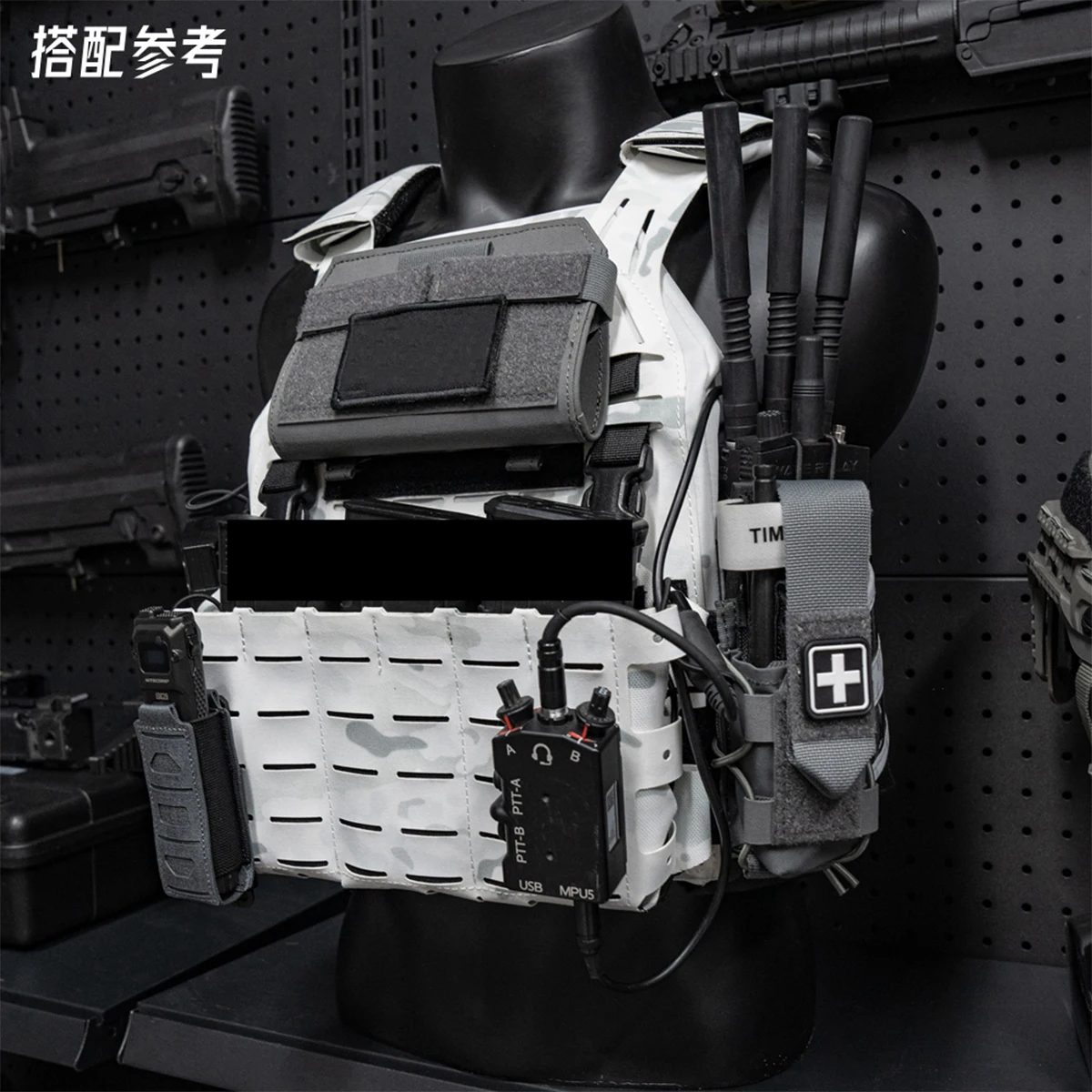 سترة تكتيكية مموهة للثلج مع حقيبة مجلة ثلاثية سترة صيد للصيد في الهواء الطلق لعب الأدوار والدعائم التلفزيونية #2