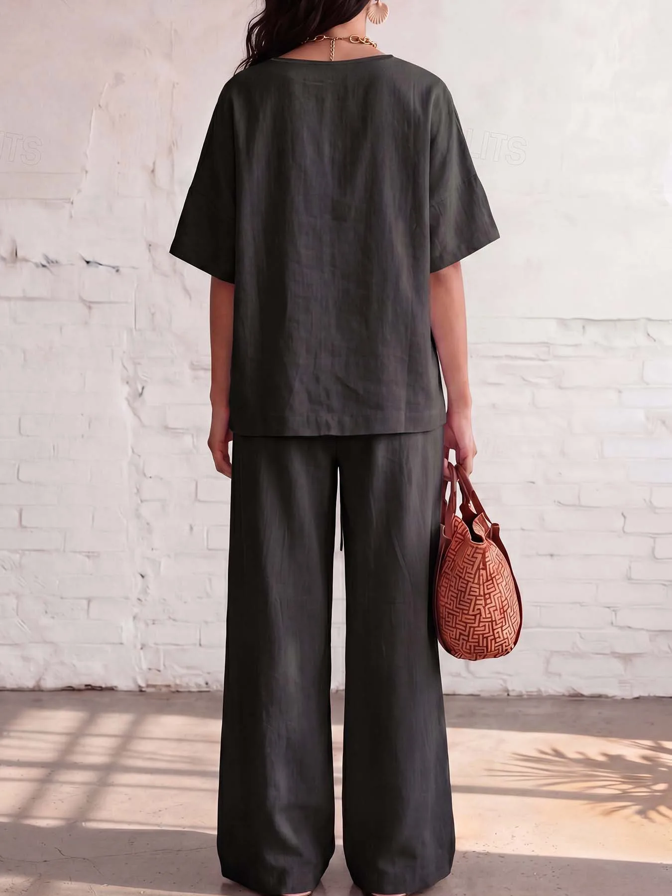 Asymmetrisches Oberteil aus 100 % Baumwolle für Damen mit Holzknöpfen und weit geschnittene Hose mit elastischem Bund und fließendem Schnitt – Lässiges Pendler-Set – Detail 17