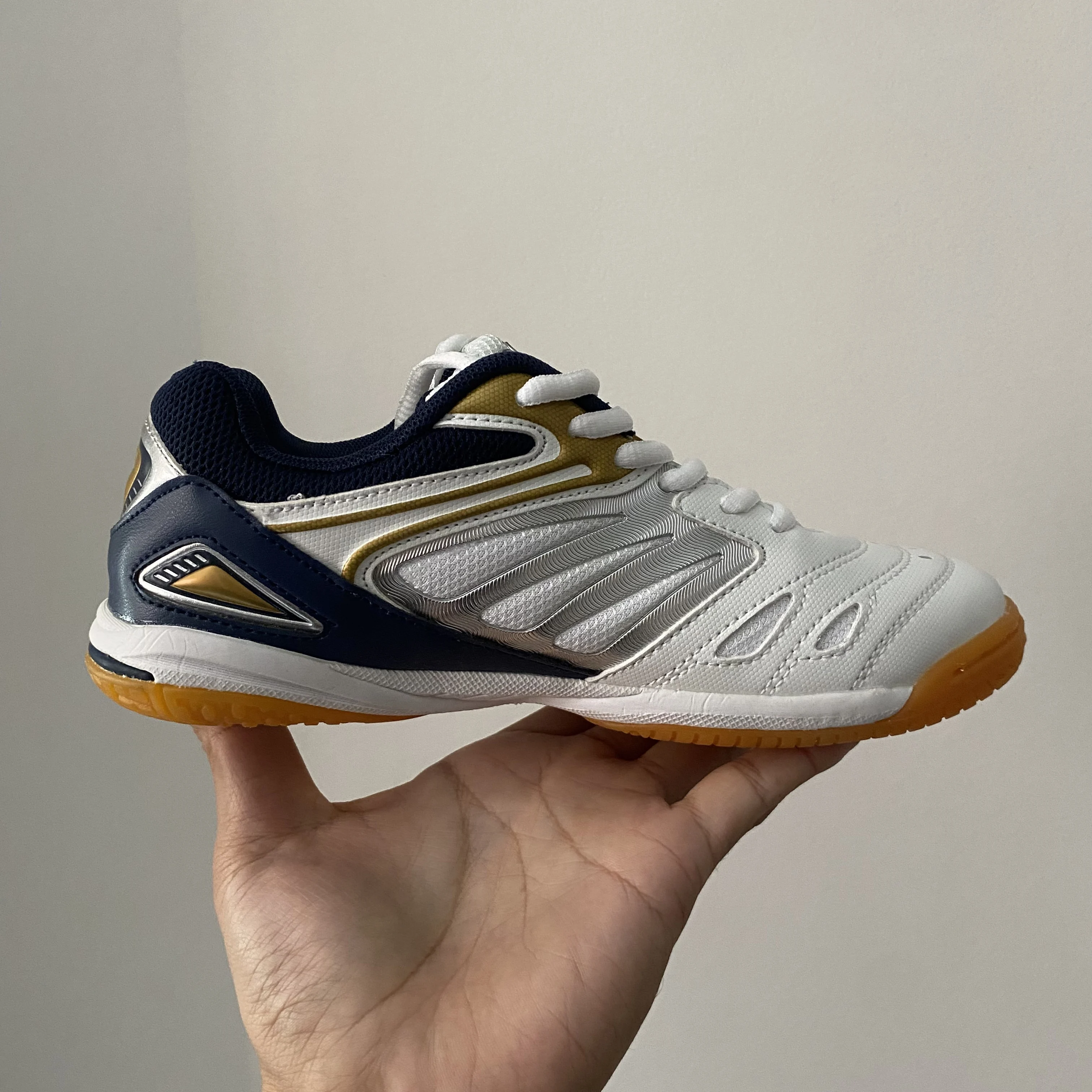 

Professional table tennis shoes Couple sports shoes Indoor court wear shoes Suitable for unisex non-slip badminton training
