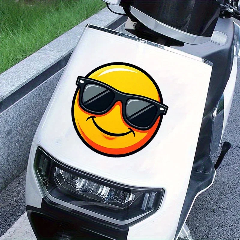 1PC 선글라스를 쓴 멋진 웃는 얼굴 2D 플랫 데칼-자동차 노트북용 방수 생생한 스티커-개인화를 위한 재미있는 트렌디 스타일