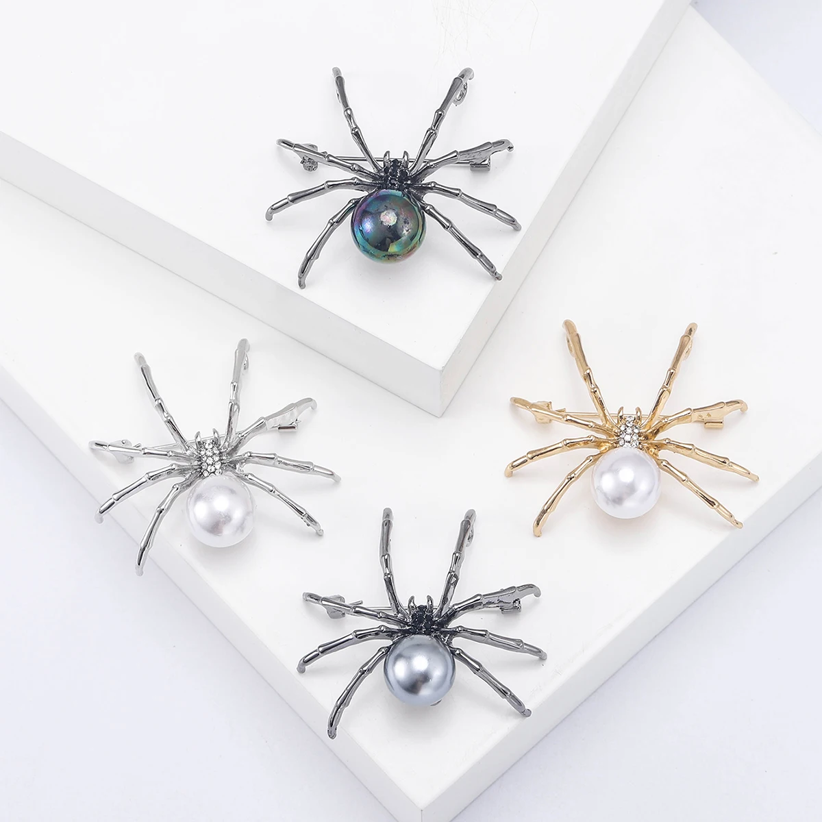 Rhinestone Spider Brooches for Women Unisex Pearl Animal Pins Insect Banquet Party Backpack Gifts Jewelry Accessories