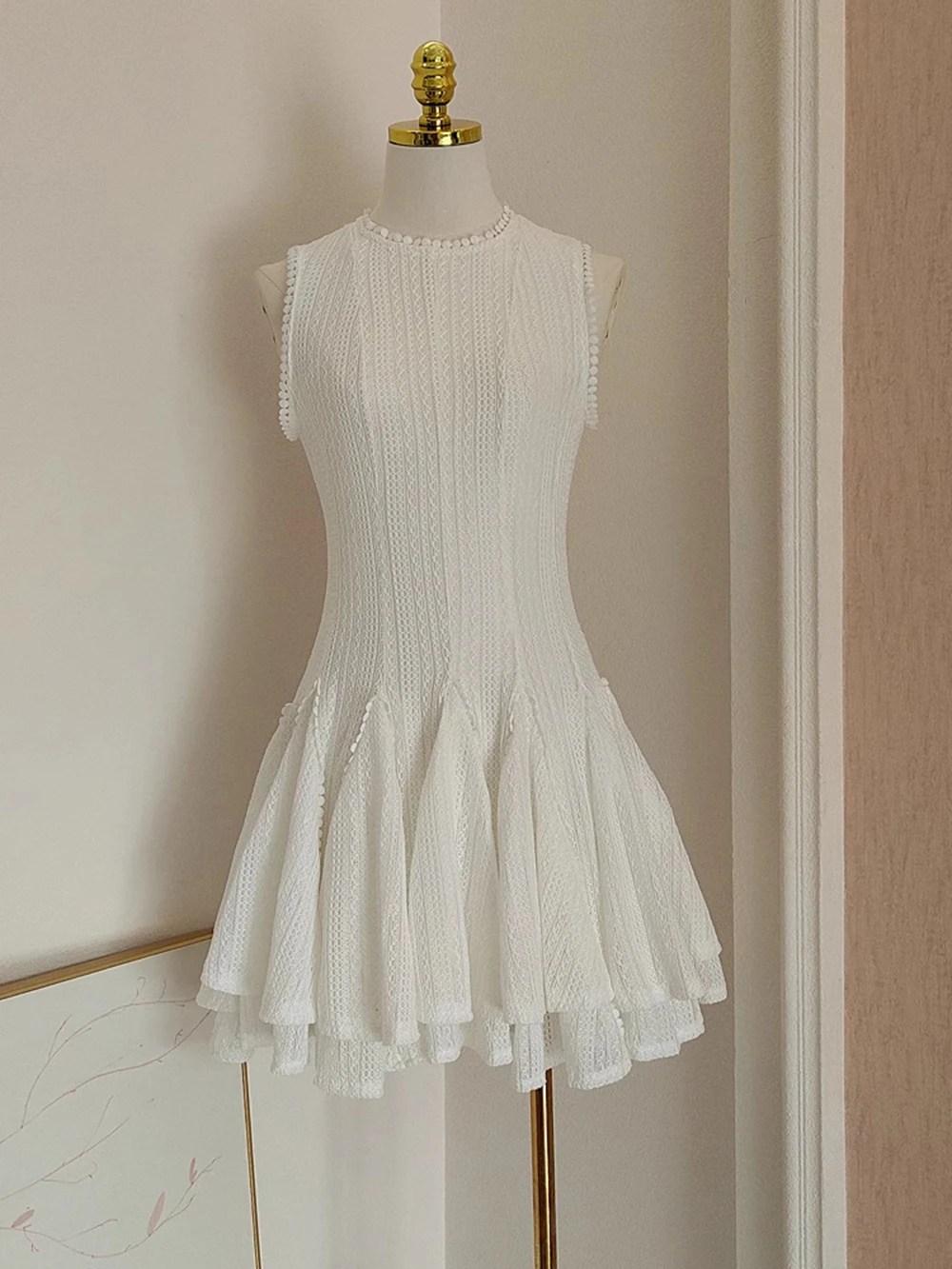 

2025 Summer New French Niche Design Chic Ruffle Hook Flower Hollow Waist Slim Sleeveless Dress-GZDL093