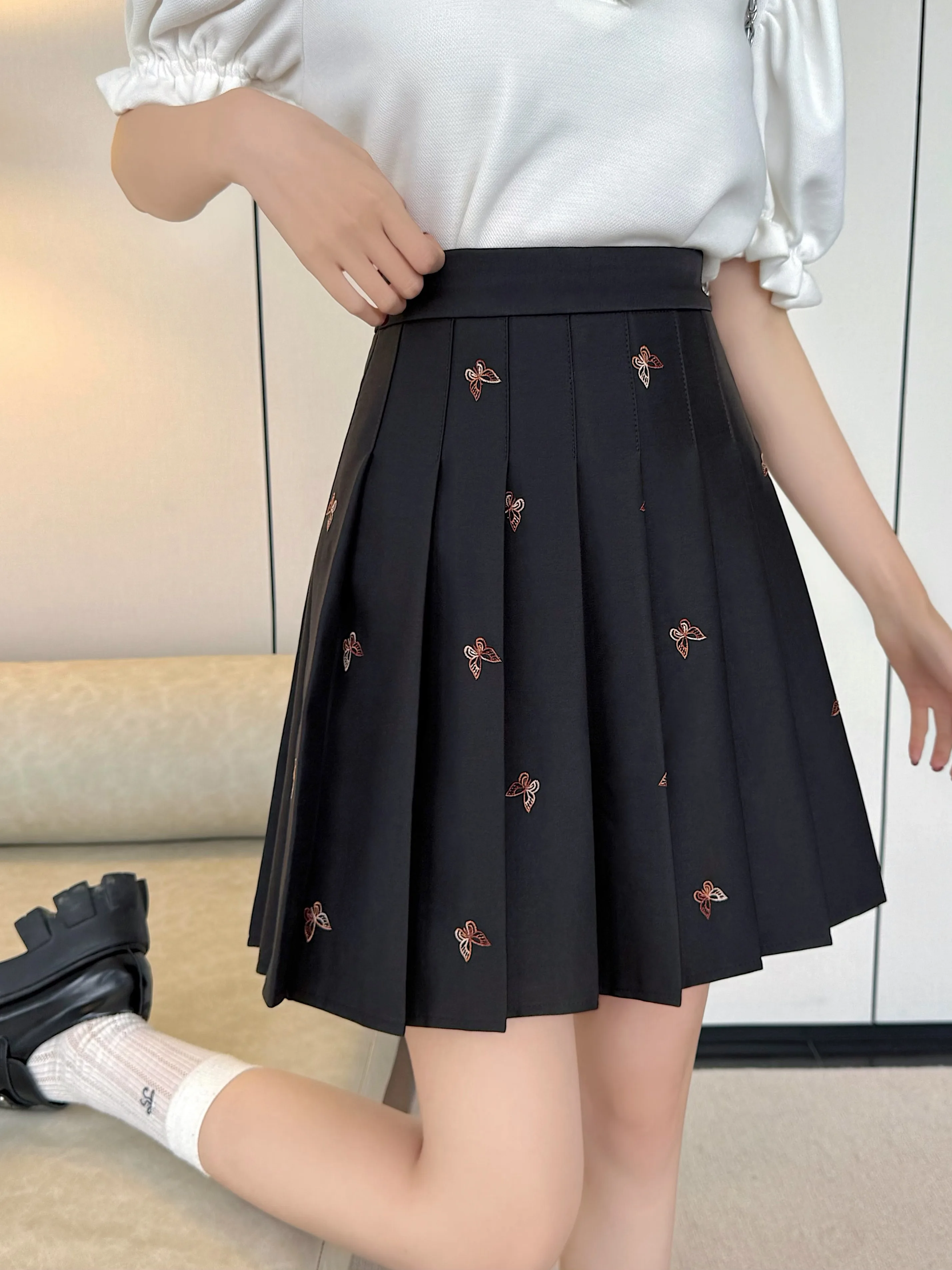 تنورة كورية فضفاضة مطرزة على شكل فراشة حلوة JK مقاس كبير تنورة بناتي صيفية عالية الخصر على شكل حرف a تنانير يابانية لتقليل العمر