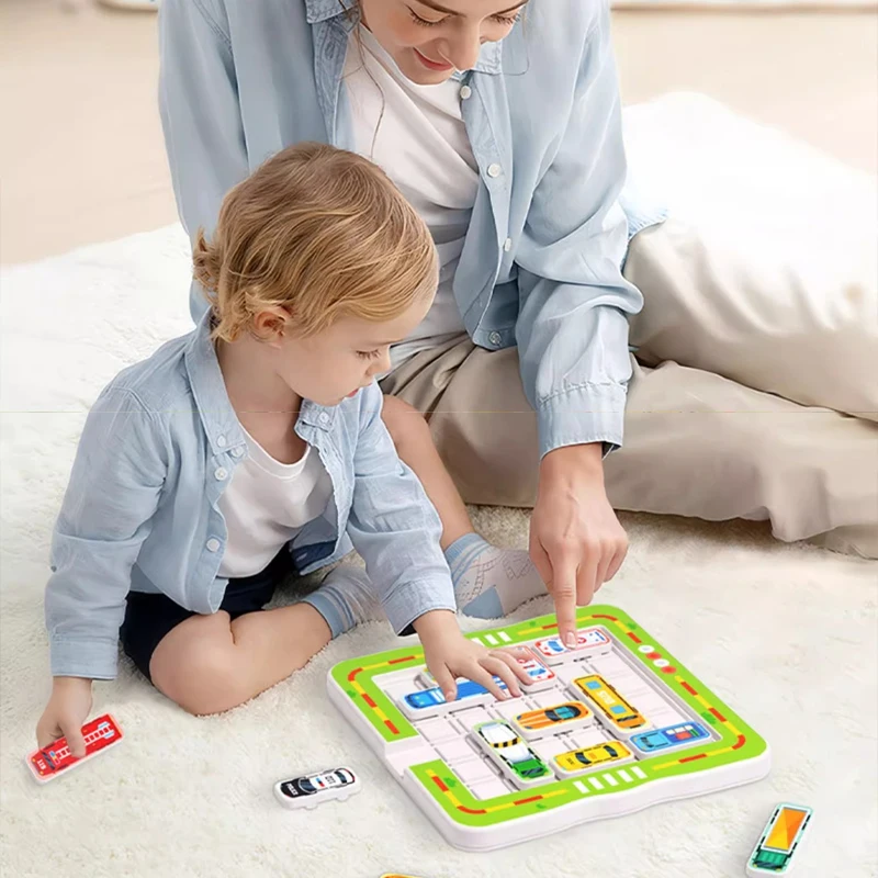เด็กใหม่รถปริศนาเกม Huarong แผนที่คิดการฝึกอบรมเกม Montessori ของเล่นเด็กของเล่นเพื่อการศึกษาเกมแข่งรถของเล่น