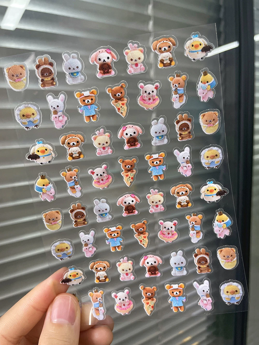 صغيرة لطيف Rilakkuma أربع أوراق البرسيم ملصقات مسمار الفن مقاوم للماء لتقوم بها بنفسك جراب هاتف كأس غطاء لوحة المفاتيح كتيب ملصقات صديق الهدايا