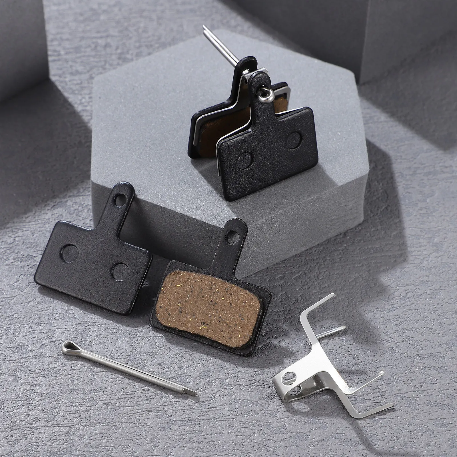 

4 пары велосипедных тормозных колодок премиум-класса, металлические дисковые тормозные колодки из смолы, легкие, компактные, стабильный тормозной эффект, для использования в любую погоду на дорогах