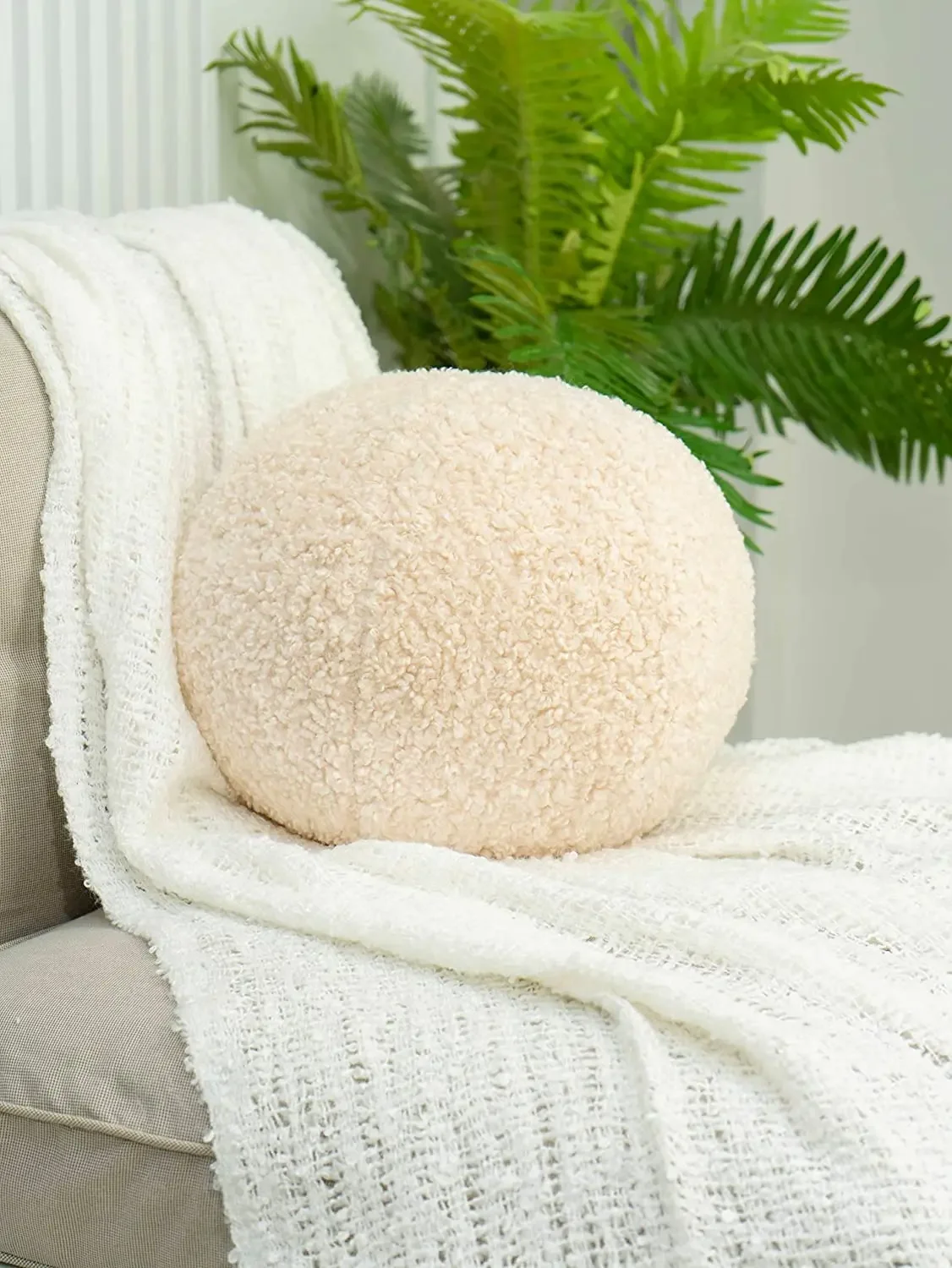 Inyahome White Ball Throw Pillow Cushion for Sofa Cute Modern Chic Boho Style Round Pillow Super Soft Spherical Farmhouse Pillow