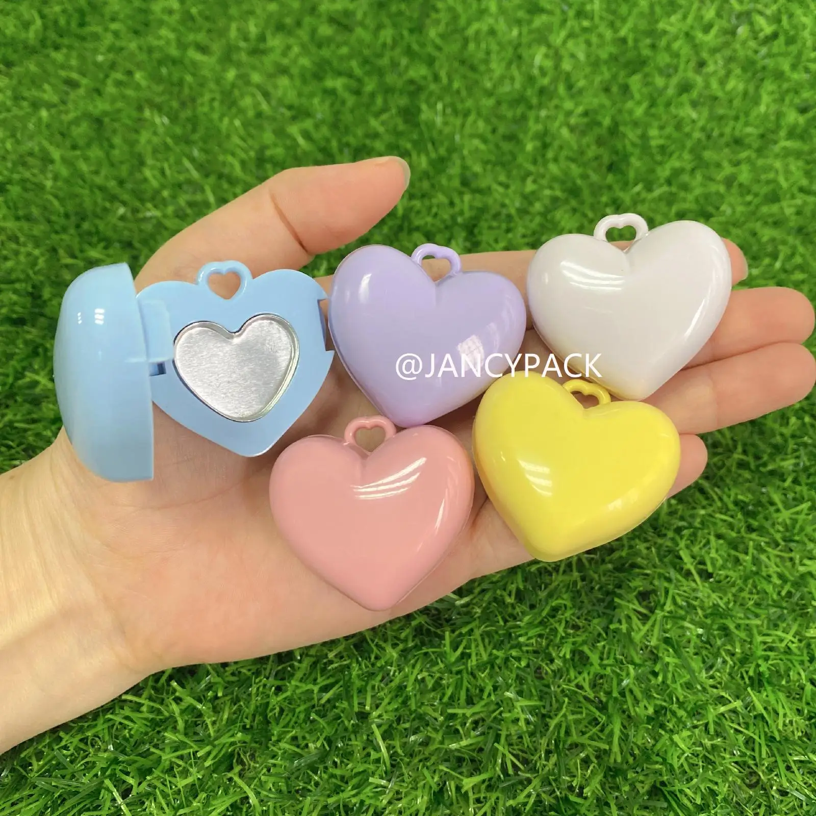 0.4g Keychain Heart Shape Lip Balm Container with Mirror Lip Gloss Blush Makeup Lip Cream Makeup Compact Powder Eye Shadow Case