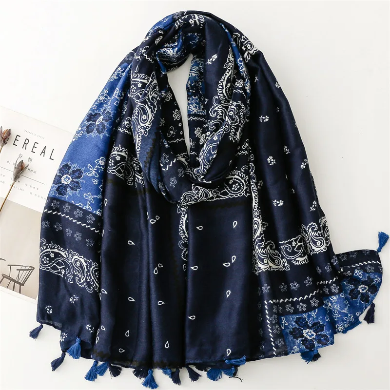 2024 Paisley Floral Tassel Cotton Scarf Breathable Viscose Shawl Winter Casual Sunscreen Travel Scarves Women Muslim Hijab Sjaal