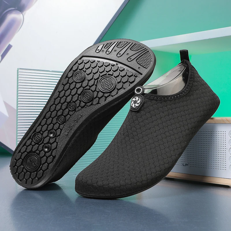 Black Water Shoes Unisex Quick Dry Non-Slip Aqua Shoes Breathable Beach Swimming Diving Wading Sneakers for Men Women Outdoor Sp