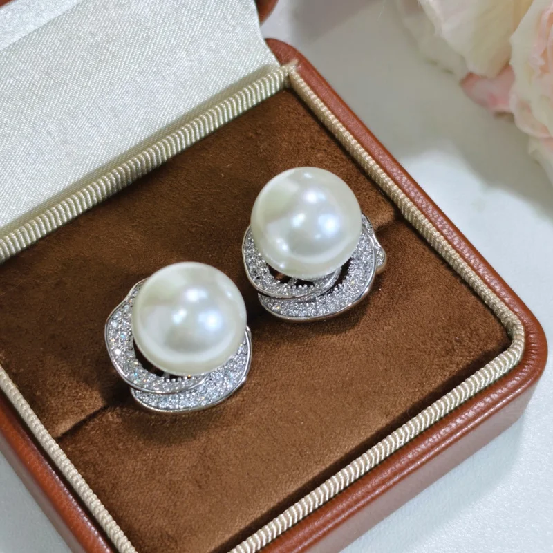 高級天然貝殻、真珠に匹敵するフラワーフルダイヤモンドオープンリング、女性用エレガントで高貴なペンダントイヤリングセット