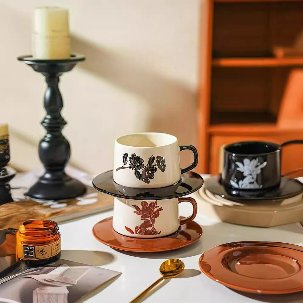 

Элегантный набор фарфоровых чайных чашек и блюдец с цветочным принтом, керамическая кружка для капучино, 200 мл и чашки для латте, забавные идеи подарков на день рождения