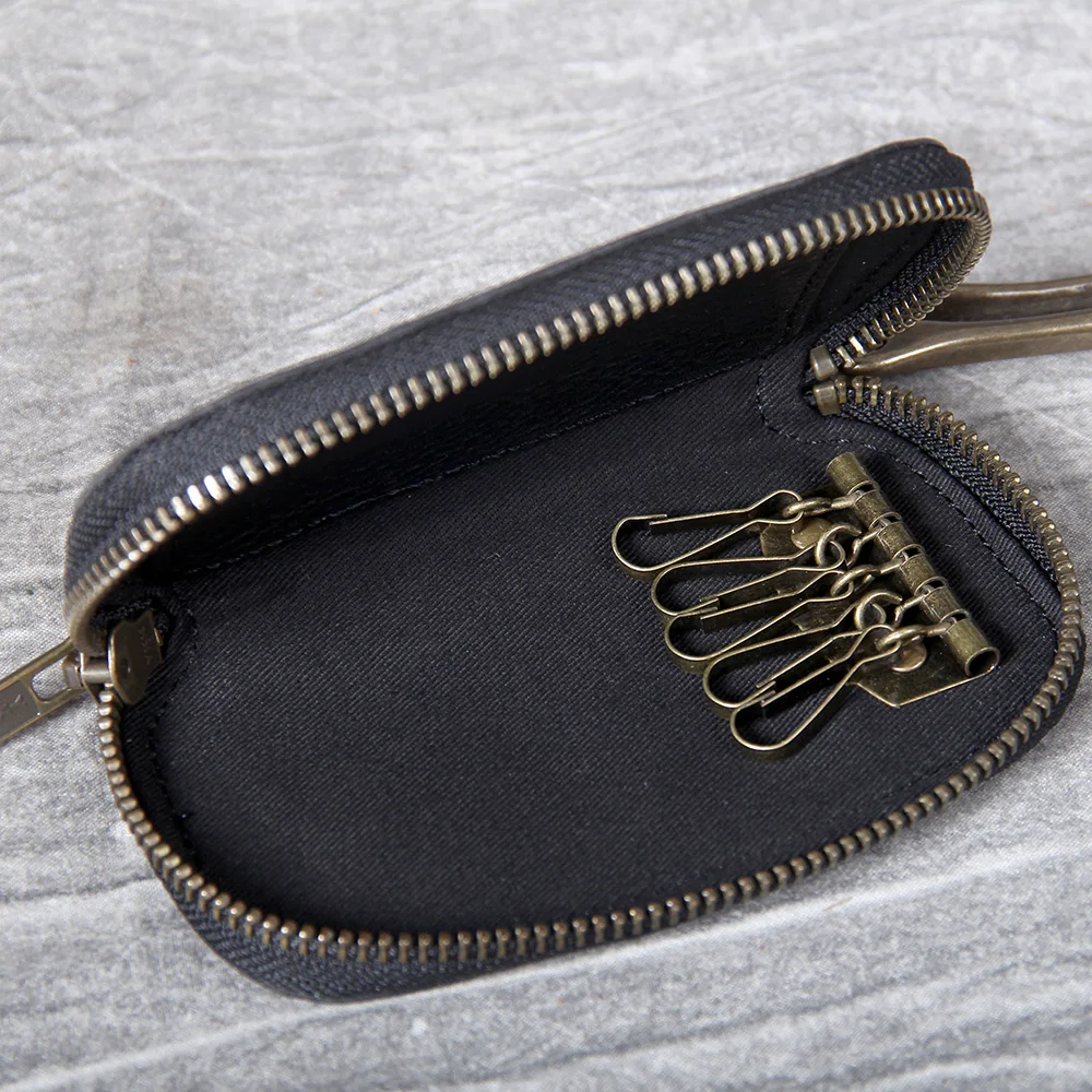 S.WORKER Handgefertigtes Echtleder-Schlüsseletui aus Vollnarbigem Rindsleder, Kartenhalter, Vintage-Schlüsselanhänger mit Messingschnalle – Detail 14