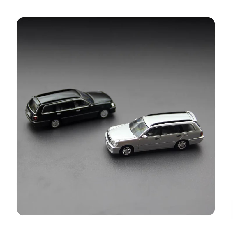 

Модель автомобиля TOMY Crown Estate в масштабе 1:64, имитация из сплава, статическая коллекционная игрушка, подарок, сувенир, украшение