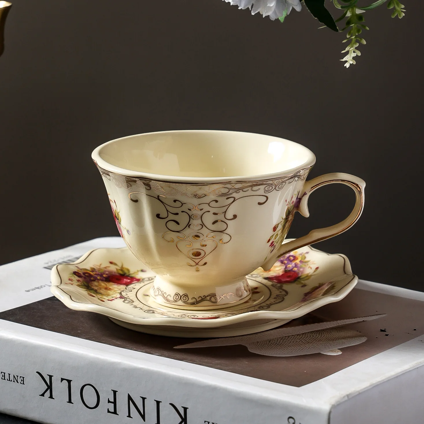 الإنجليزية فنجان القهوة الوردي الصحن ضوء فاخر بنوم بنه كوب سيراميك الصحن القرون الوسطى عالية القيمة شاي بالأعشاب المزهرة كوب الصحن كوب ماء #4