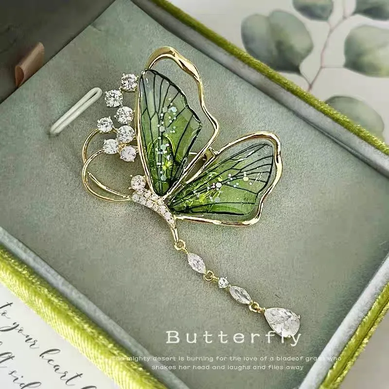 Exquisite Green Crystal Butterfly Brooch for Women Girls Metal Lapel Pins Suit Sweater Badges Jewelry Accessories Gift