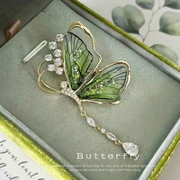 Exquisite Green Crystal Butterfly Brooch for Women Girls Metal Lapel Pins Suit Sweater Badges Jewelry Accessories Gift