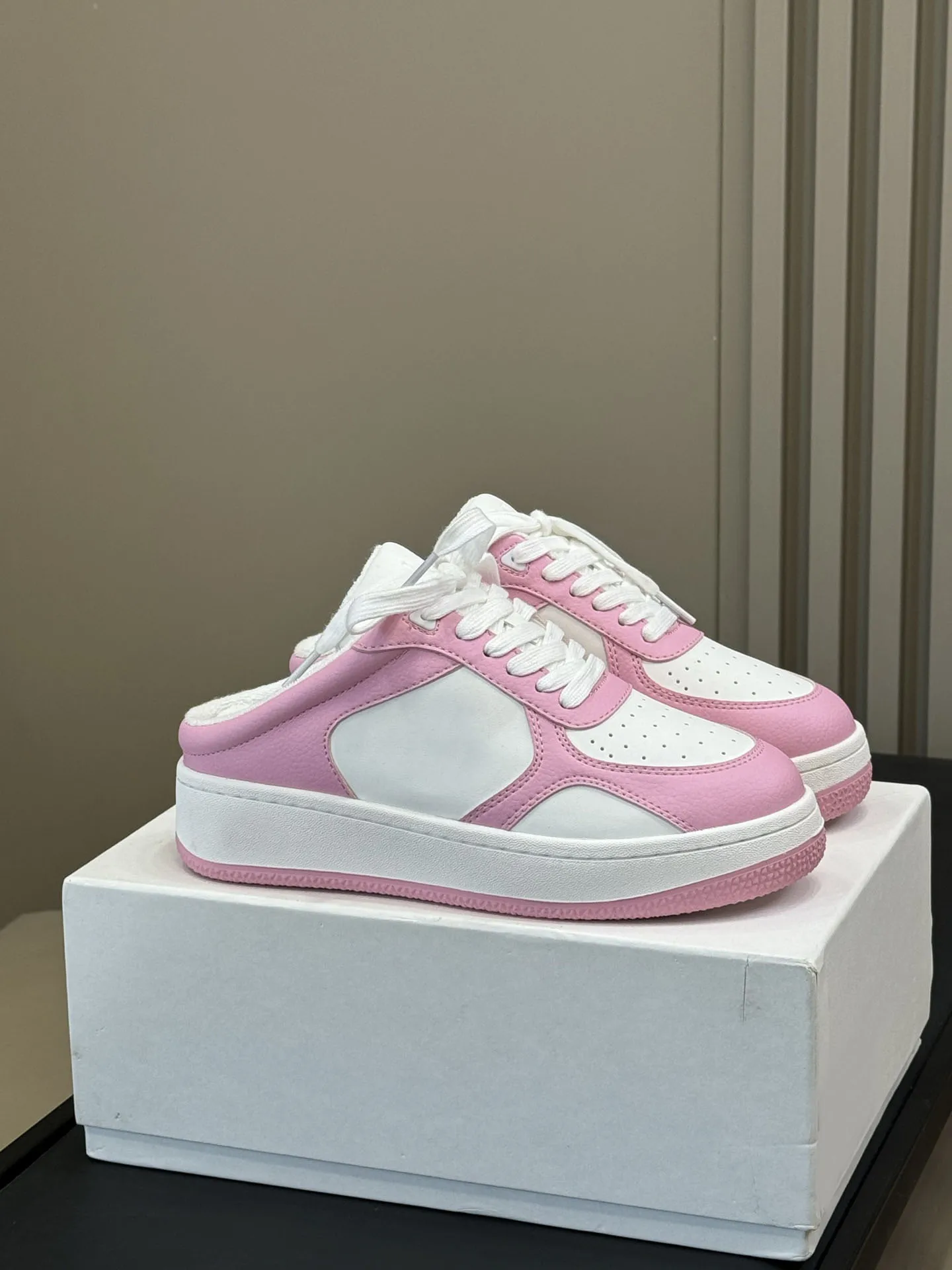 

Women's Shoes Half-slip Sneakers