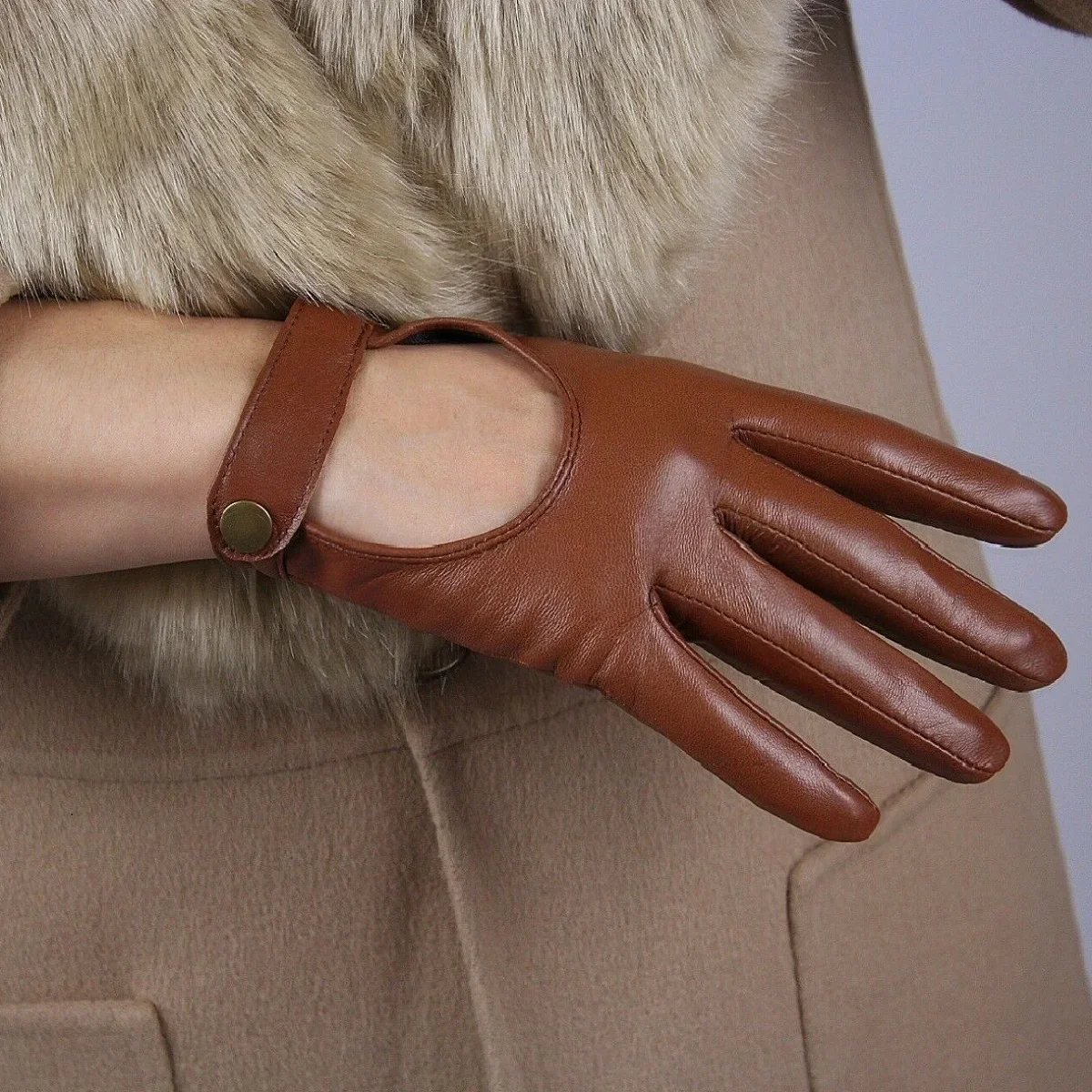 Brown REAL Leather Driving GLOVES Short Wrist TECH Genuine Sheepskin Full Finger Motorcycle Glove Hallow Back Button Cosplay