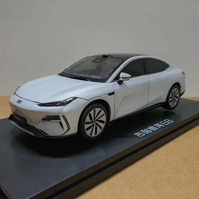 Schaal 1:18 Geely Galaxy E8 Auto Simulatie Legering Automodel Diecast Speelgoed Collectible Ornamenten