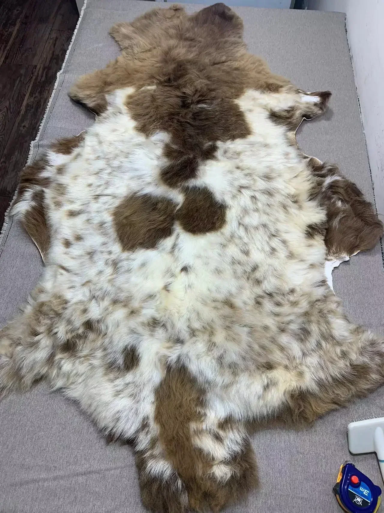 Natural Light Brown Lambskin Leather Rugs, Vintage Home Décor, Cloakroom, Sofa Cushions, Stool Cushions, Coat Material, real fur